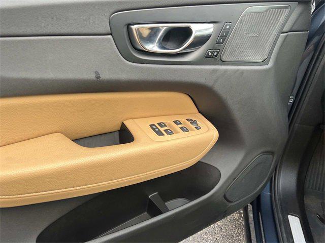 Photo of 2020 Blue Volvo XC60