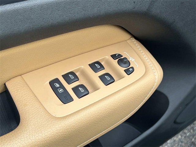 Photo of 2020 Blue Volvo XC60
