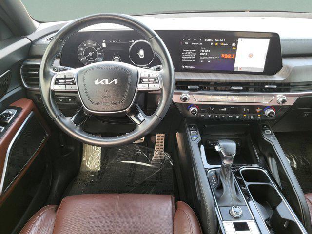 Photo of 2023 Ebony Black Kia Telluride
