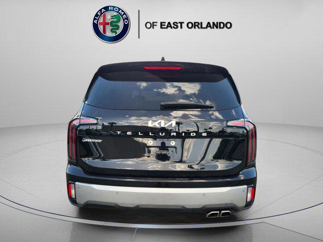 Photo of 2023 Ebony Black Kia Telluride