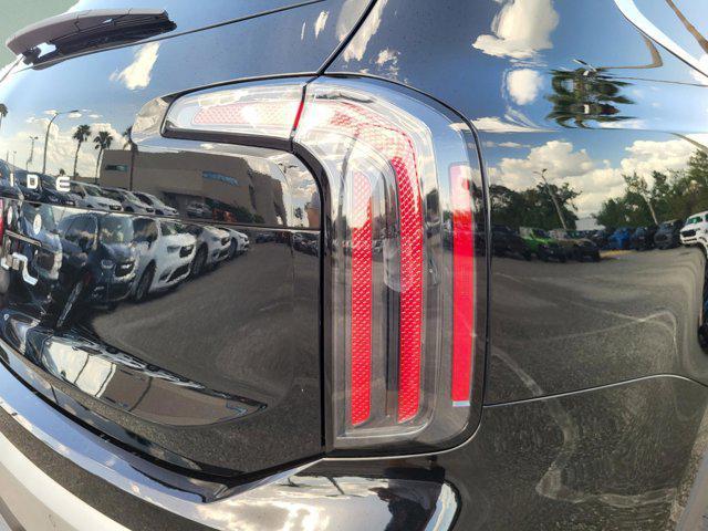 Photo of 2023 Ebony Black Kia Telluride