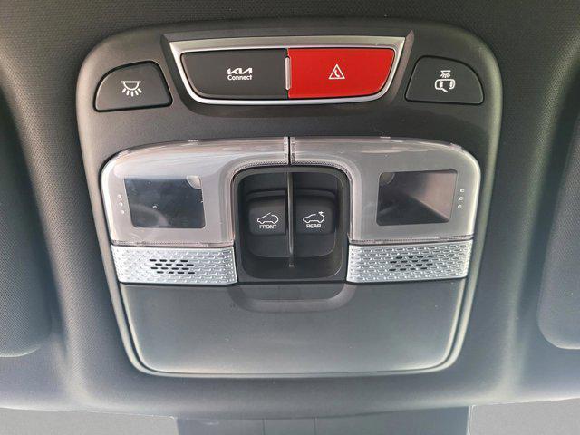 Photo of 2023 Ebony Black Kia Telluride