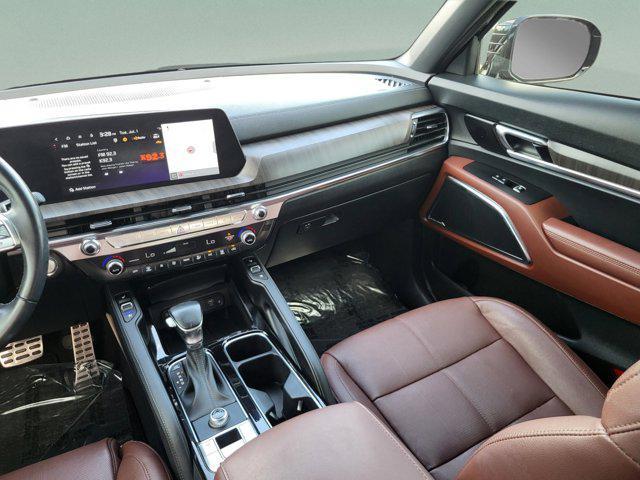Photo of 2023 Ebony Black Kia Telluride