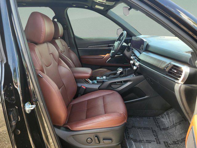 Photo of 2023 Ebony Black Kia Telluride