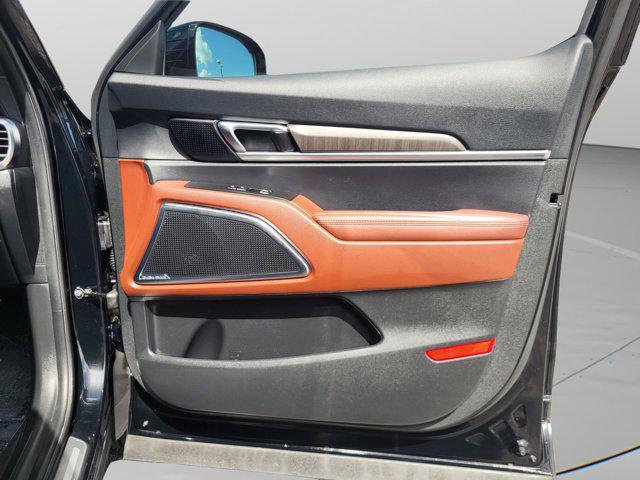 Photo of 2023 Ebony Black Kia Telluride