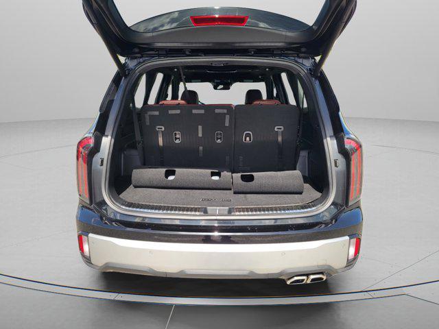 Photo of 2023 Ebony Black Kia Telluride