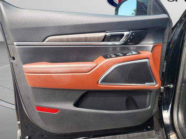 Photo of 2023 Ebony Black Kia Telluride
