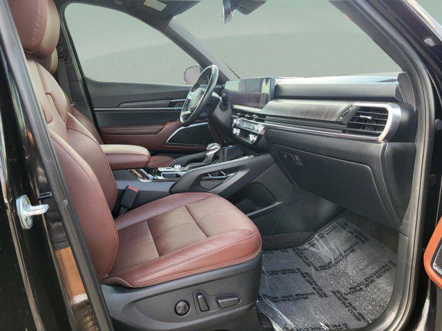 Photo of 2023 Ebony Black Kia Telluride