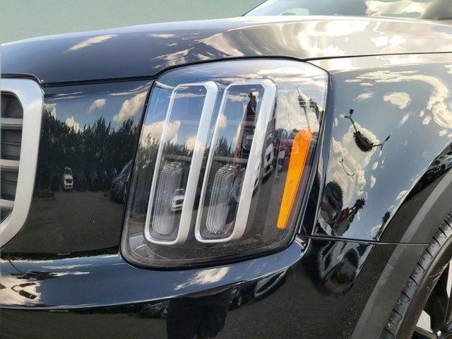 Photo of 2023 Ebony Black Kia Telluride