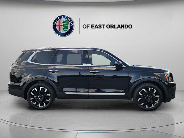 Photo of 2023 Ebony Black Kia Telluride