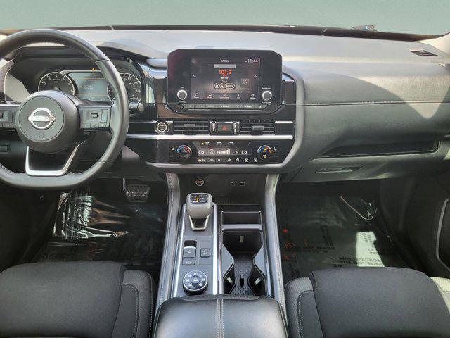 Photo of 2024 Super Black Nissan Pathfinder