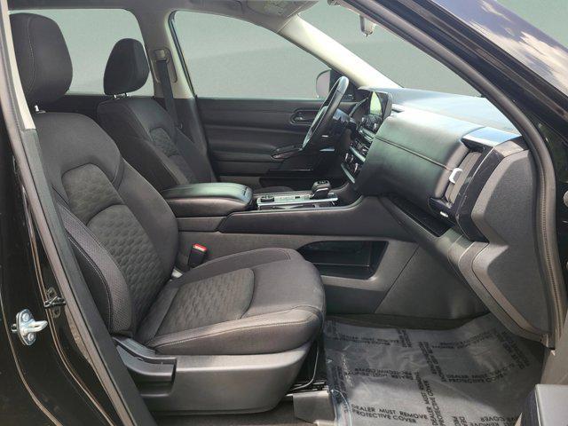 Photo of 2024 Super Black Nissan Pathfinder