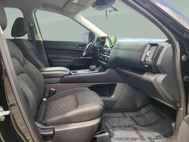 Photo of 2024 Super Black Nissan Pathfinder