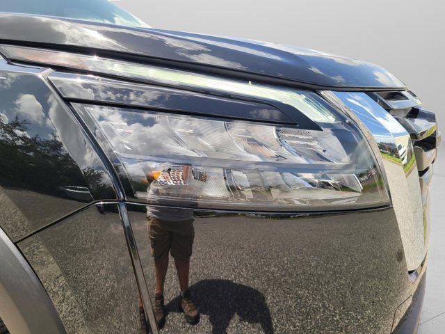 Photo of 2024 Super Black Nissan Pathfinder