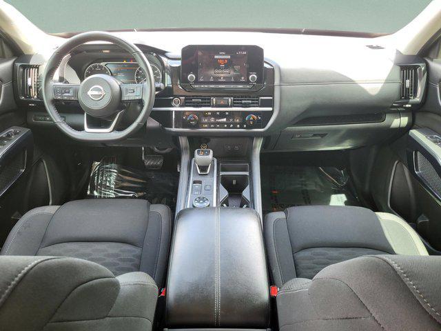 Photo of 2024 Super Black Nissan Pathfinder
