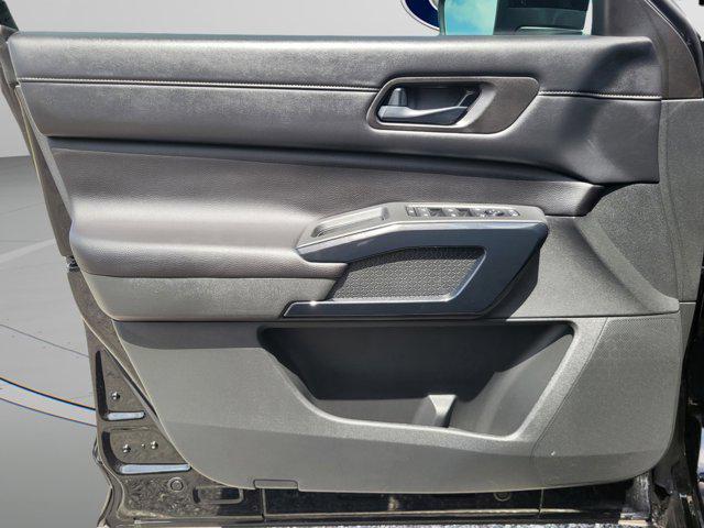 Photo of 2024 Super Black Nissan Pathfinder