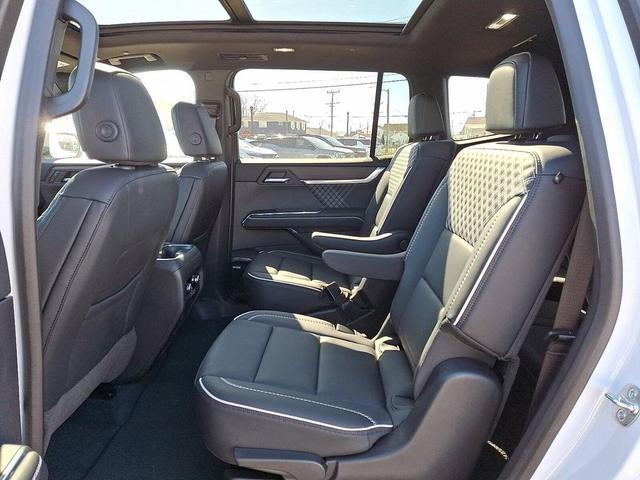 Photo of 2024 White Frost Tricoat GMC Acadia