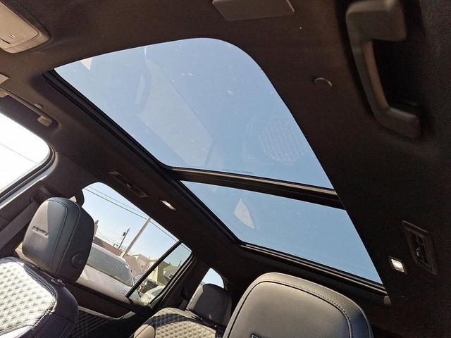 Photo of 2024 White Frost Tricoat GMC Acadia