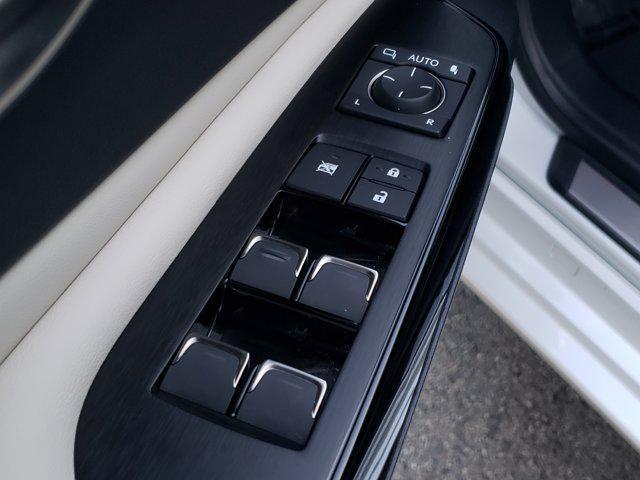 Photo of 2024 Eminent White Pearl Lexus ES 350