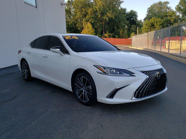 Photo of 2024 Eminent White Pearl Lexus ES 350