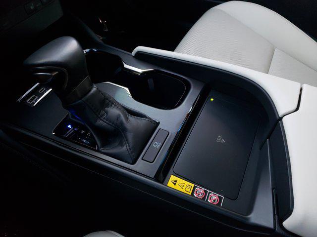Photo of 2024 Eminent White Pearl Lexus ES 350
