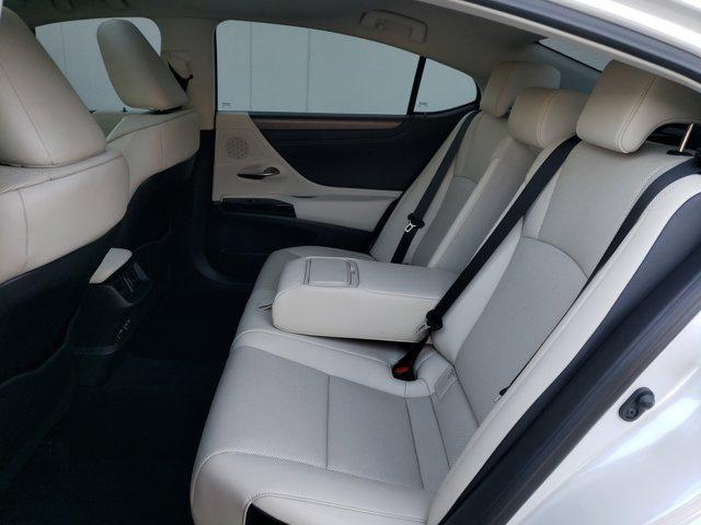 Photo of 2024 Eminent White Pearl Lexus ES 350