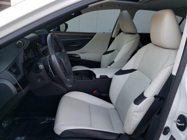 Photo of 2024 Eminent White Pearl Lexus ES 350