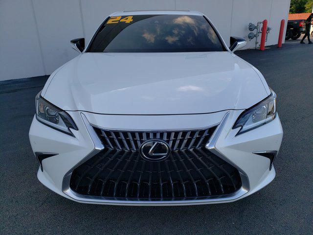 Photo of 2024 Eminent White Pearl Lexus ES 350