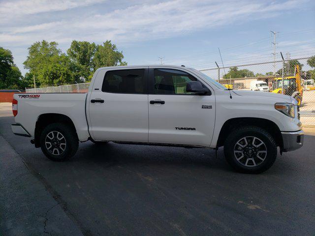 Photo of 2018 Super White Toyota Tundra