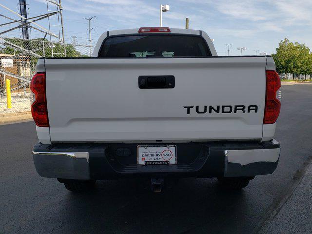 Photo of 2018 Super White Toyota Tundra