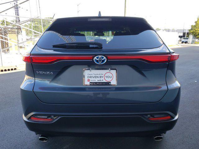 Photo of 2023 Coastal Gray Metallic Toyota Venza