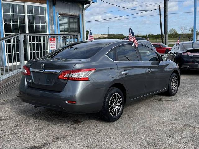 Photo of 2015 Gun Metallic Nissan Sentra
