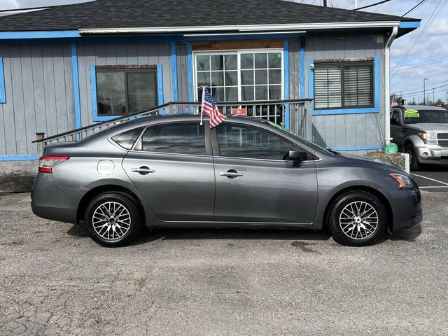 Photo of 2015 Gun Metallic Nissan Sentra