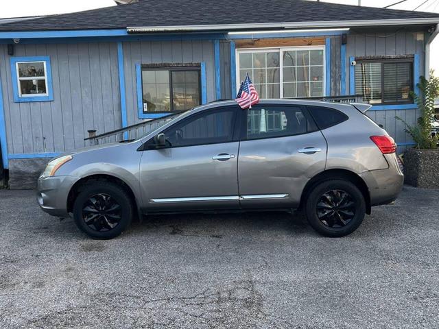 Photo of 2013 Gray Nissan Rogue