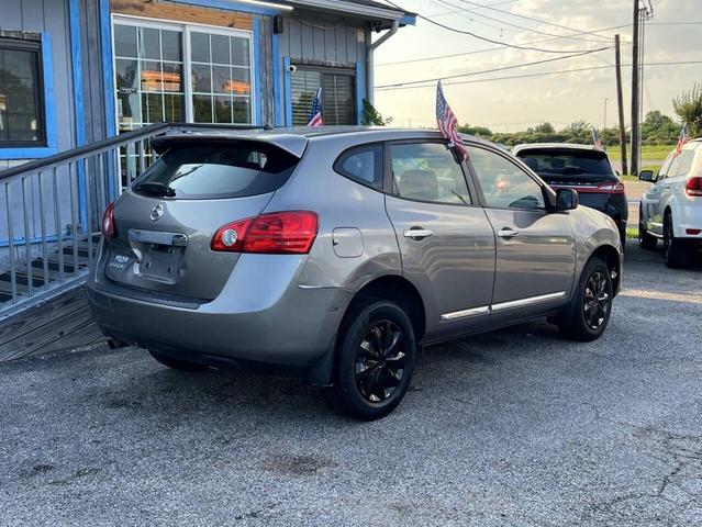 Photo of 2013 Gray Nissan Rogue