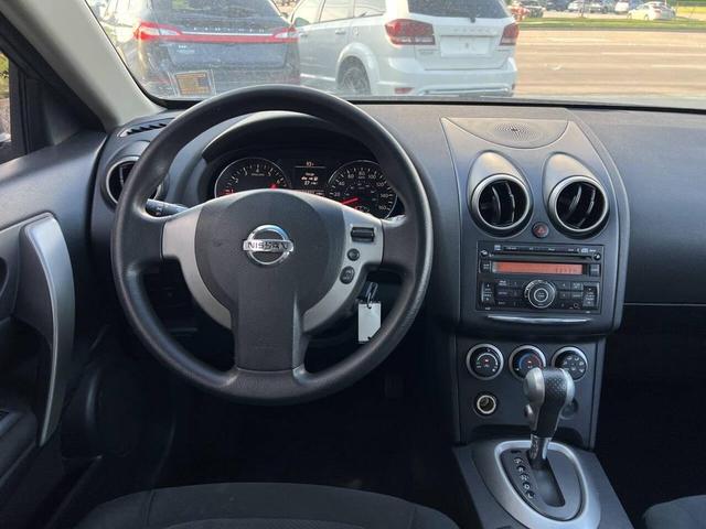 Photo of 2013 Gray Nissan Rogue