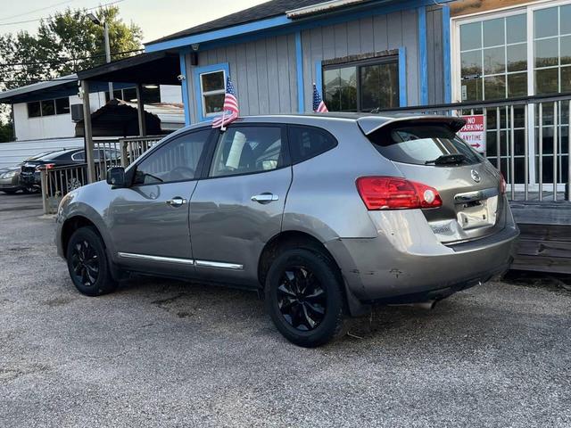 Photo of 2013 Gray Nissan Rogue