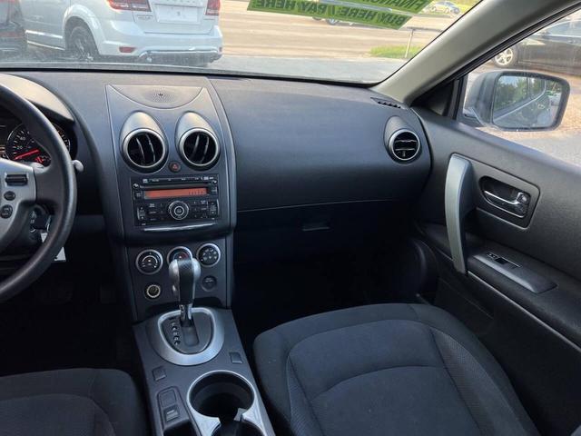 Photo of 2013 Gray Nissan Rogue