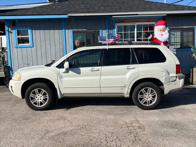 Photo of 2004 Dover White Pearl Mitsubishi Endeavor