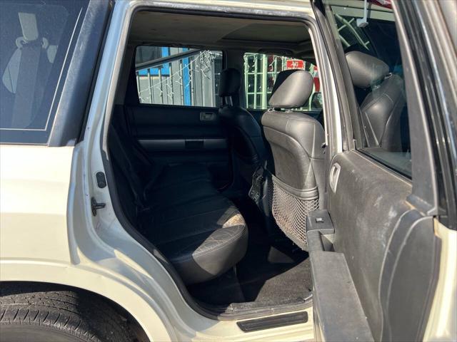 Photo of 2004 Dover White Pearl Mitsubishi Endeavor
