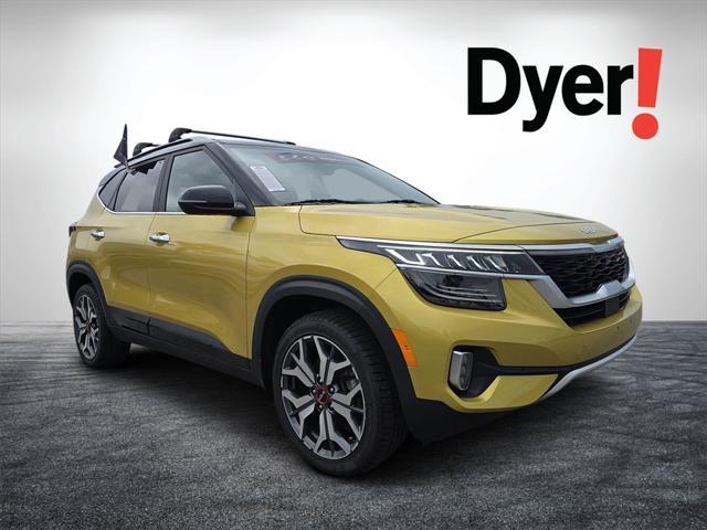 Photo of 2023 Starbright Yellow/Black Roof Kia Seltos