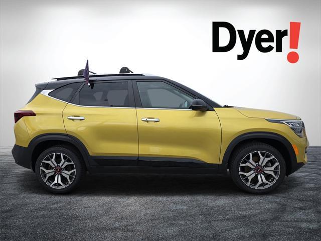 Photo of 2023 Starbright Yellow/Black Roof Kia Seltos