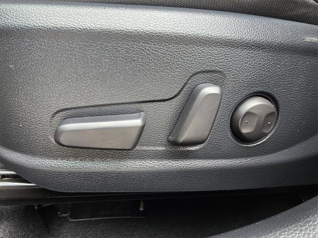 Photo of 2023 Starbright Yellow/Black Roof Kia Seltos
