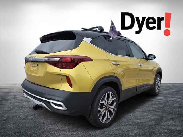 Photo of 2023 Starbright Yellow/Black Roof Kia Seltos