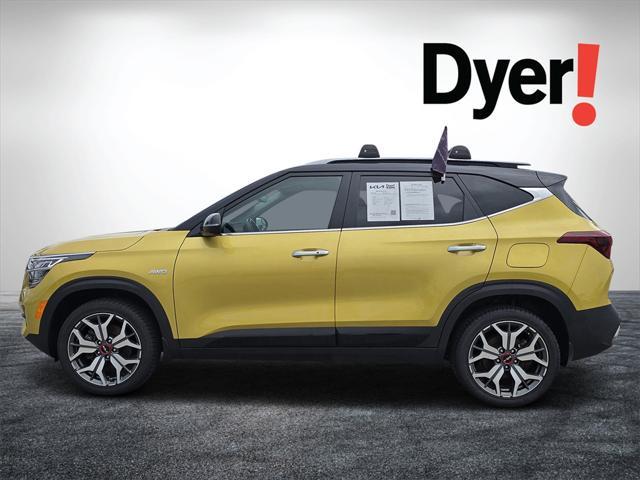 Photo of 2023 Starbright Yellow/Black Roof Kia Seltos