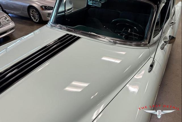 Photo of 1954 Shannon Green / Raven Black Pontiac Chieftain