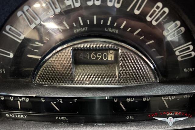 Photo of 1954 Shannon Green / Raven Black Pontiac Chieftain