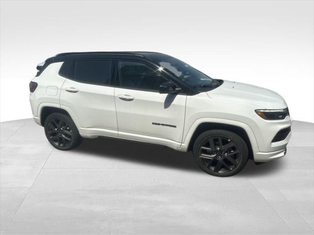 Photo of 2025 Bright White Clearcoat Jeep Compass