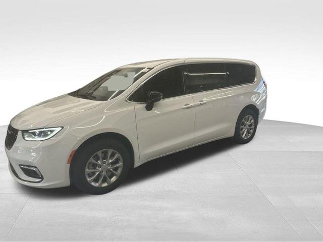 Photo of 2025 Bright White Clearcoat Chrysler Pacifica