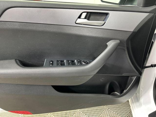 Photo of 2019 Quartz White Pearl Hyundai SONATA